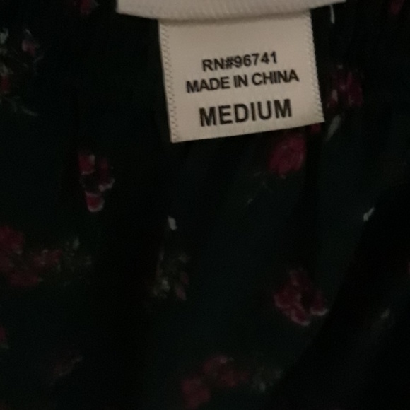 Off-shoulder top - Picture 3 of 4